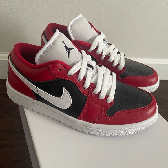 Wmns Air Jordan 1 Low - Picture 1 of 3